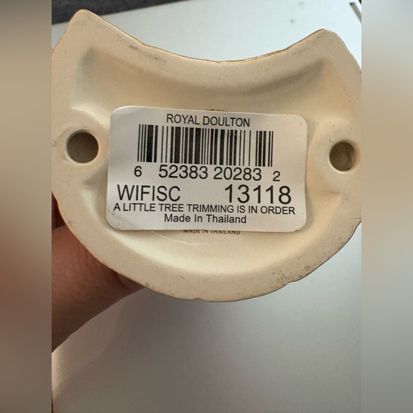 Vintage Royal Doulton Pooh a little tree trimming is in order wp41 CHRISTMAS - Picture 4 of 9